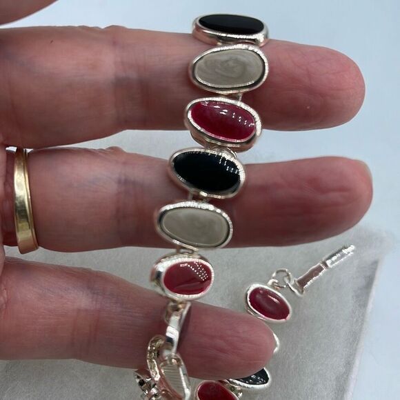 Vintage Oval link enamel cream red black bracelet. - Picture 6 of 7
